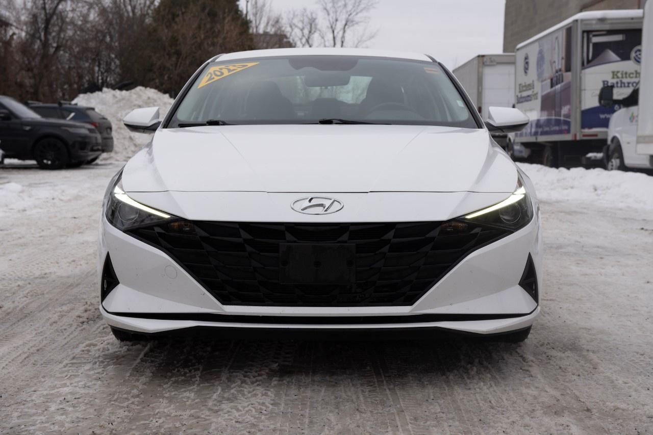 2023 Hyundai Elantra Preferred IVT Photo