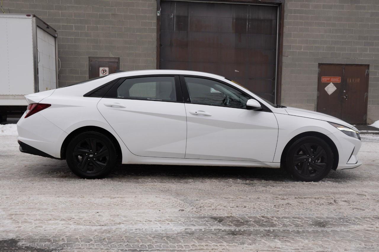 2023 Hyundai Elantra Preferred IVT Photo