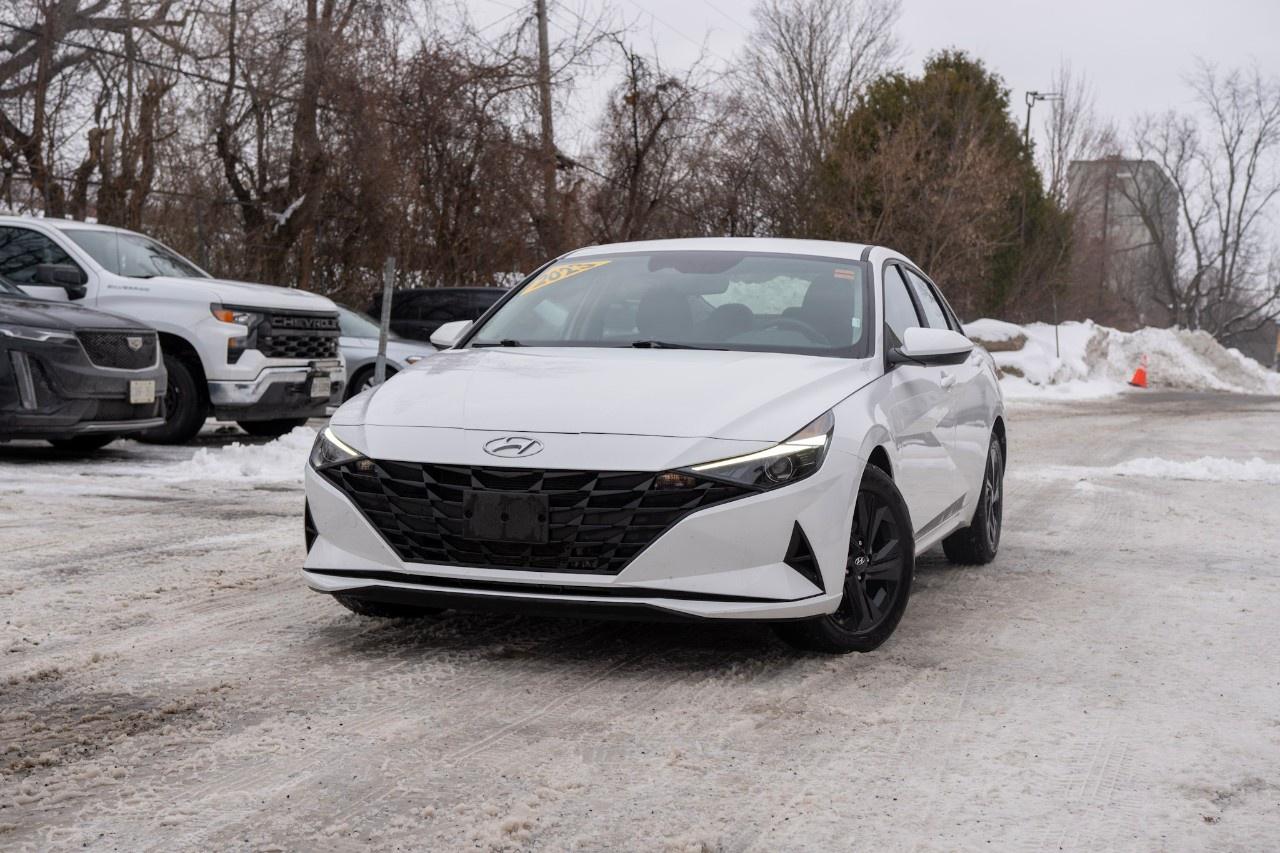 2023 Hyundai Elantra Preferred IVT Photo