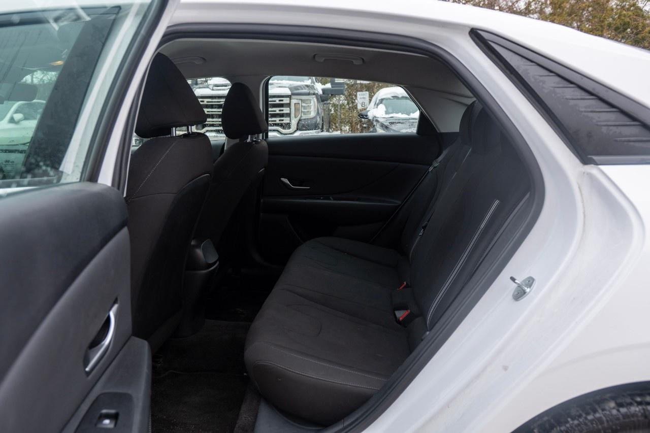 2023 Hyundai Elantra Preferred IVT Photo