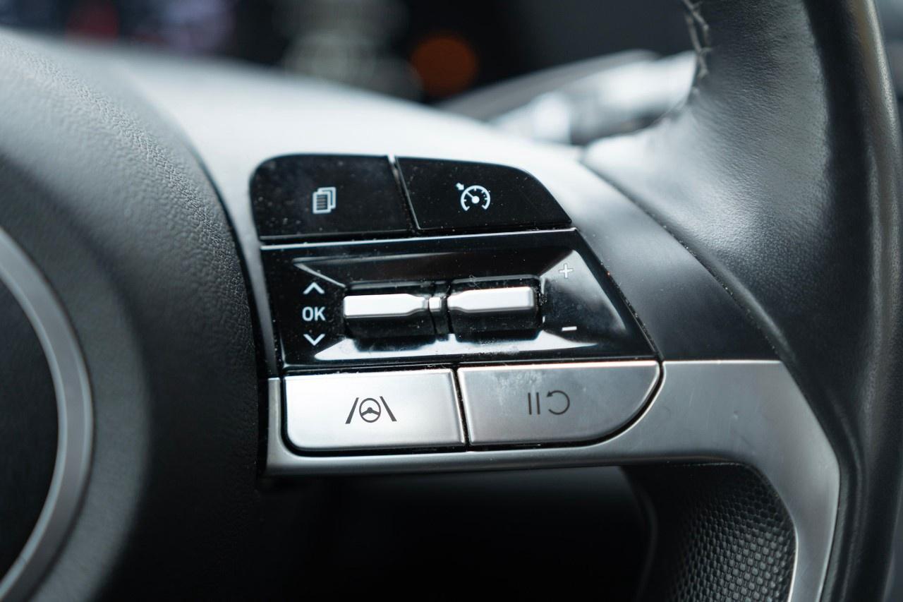 2023 Hyundai Elantra Preferred IVT Photo