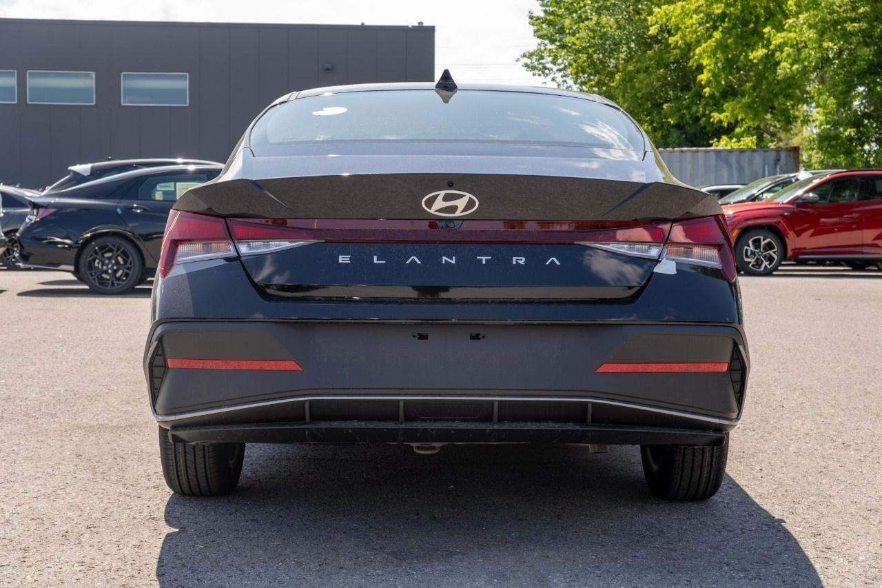 2026 Hyundai Elantra Preferred IVT w/Tech Pkg Photo4