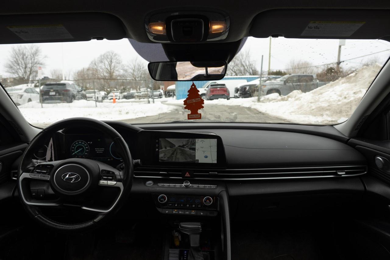 2023 Hyundai Elantra Preferred IVT w/Tech Pkg Photo