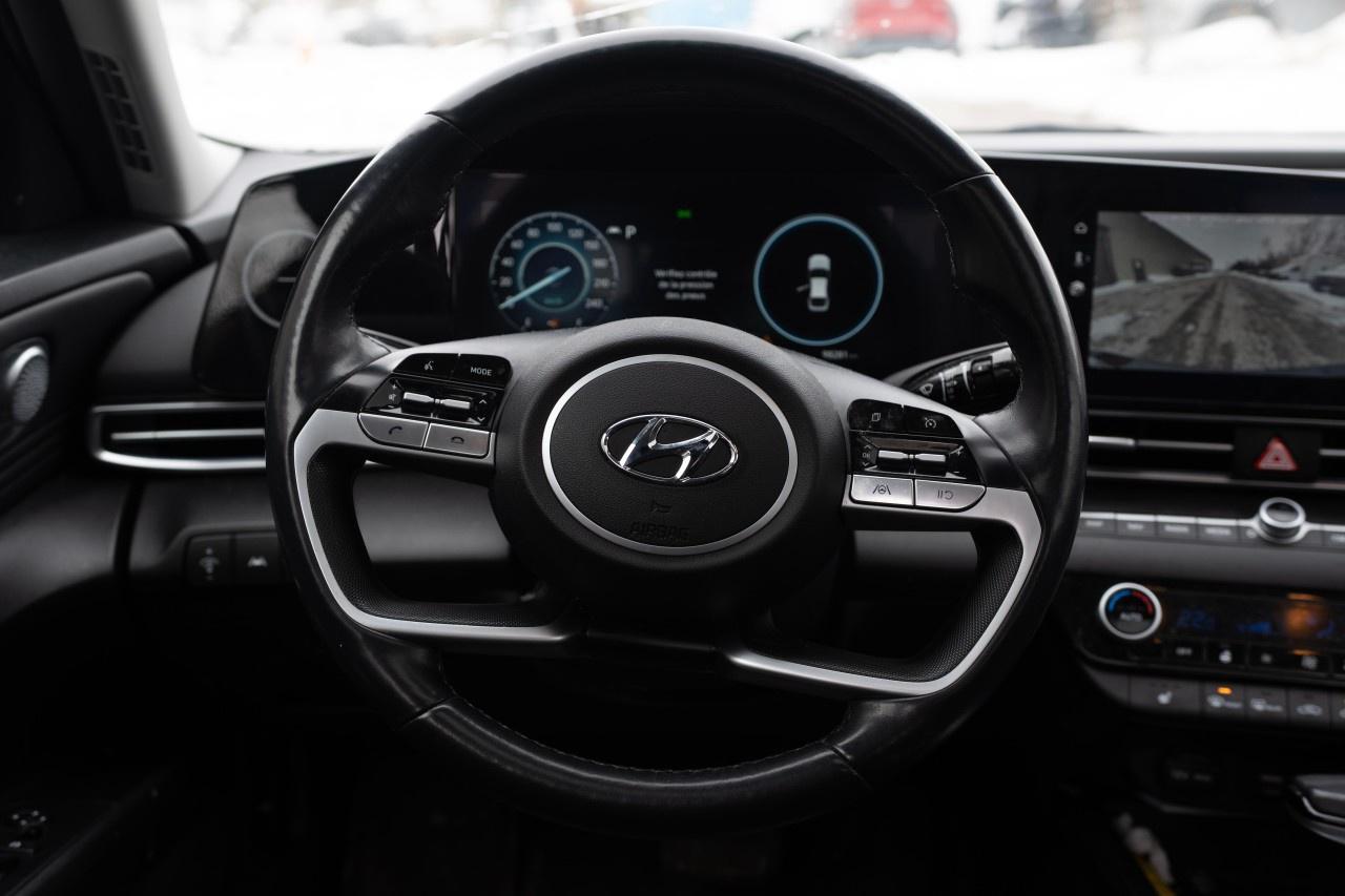 2023 Hyundai Elantra Preferred IVT w/Tech Pkg Photo