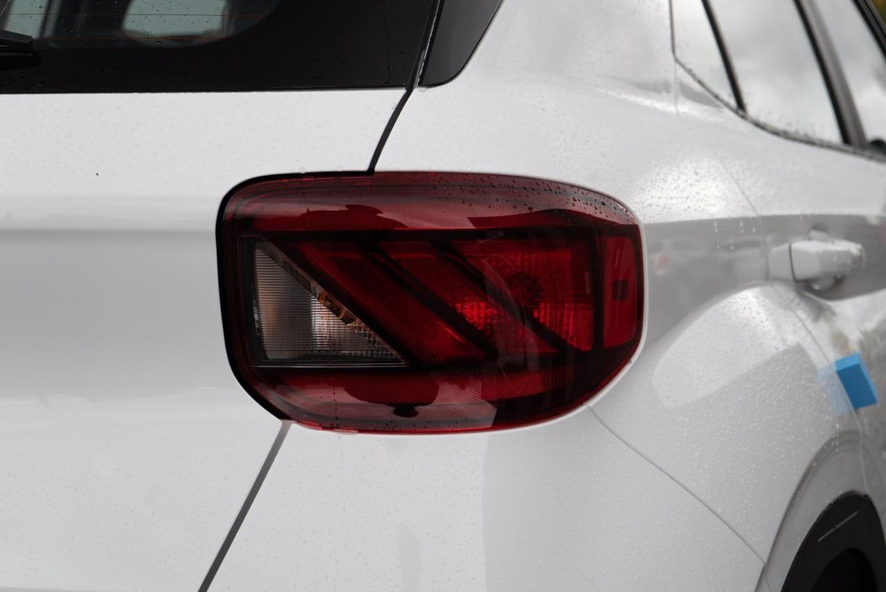 2026 Hyundai Venue Preferred IVT Photo3