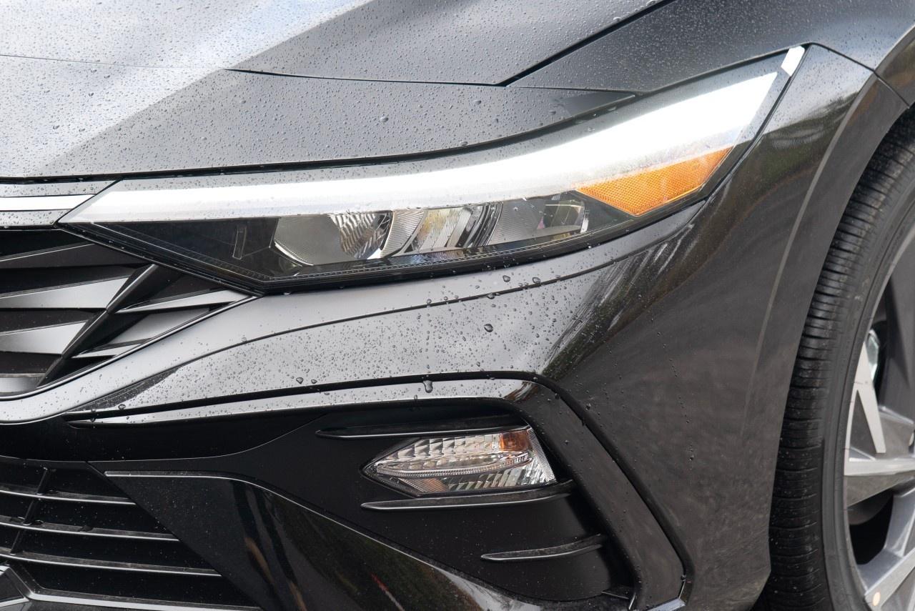 2026 Hyundai Elantra Hybrid Luxury Sedan Photo