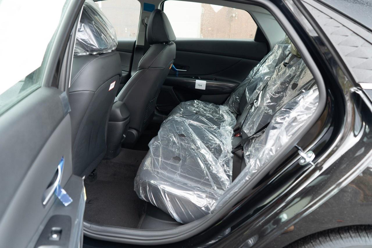 2026 Hyundai Elantra Hybrid Luxury Sedan Photo