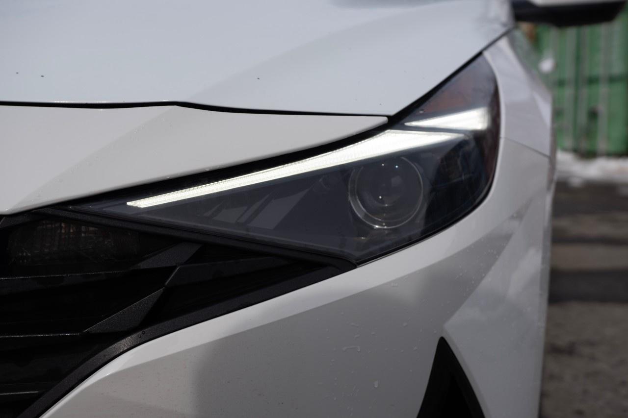 2022 Hyundai Elantra Preferred IVT Photo