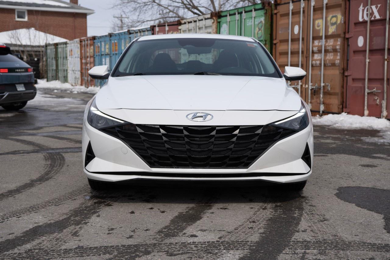 2022 Hyundai Elantra Preferred IVT Photo