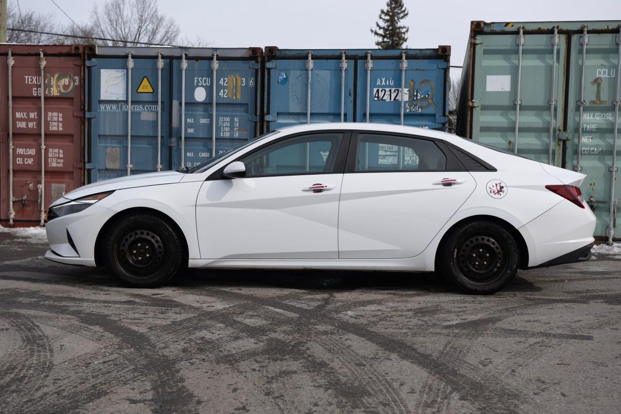 2022 Hyundai Elantra Preferred IVT Photo