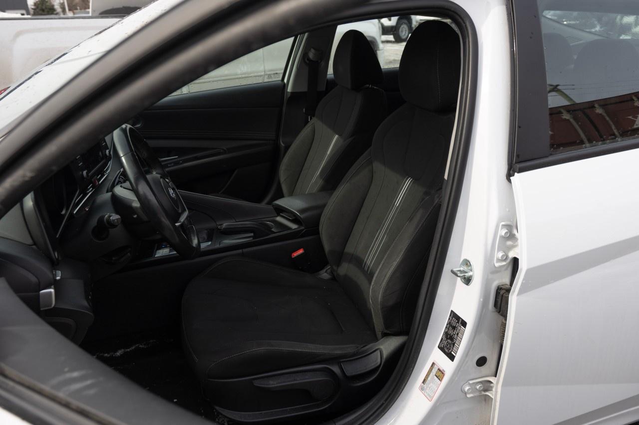 2022 Hyundai Elantra Preferred IVT Photo