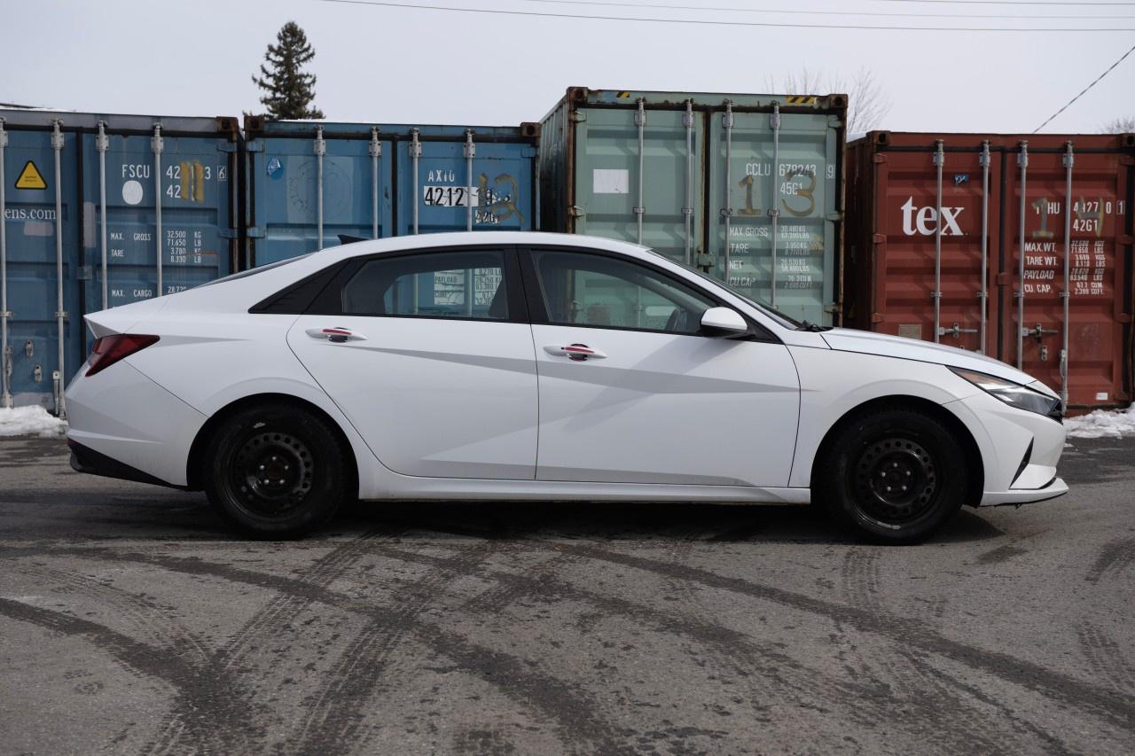 2022 Hyundai Elantra Preferred IVT Photo