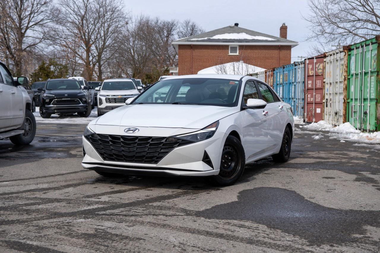 2022 Hyundai Elantra Preferred IVT Photo