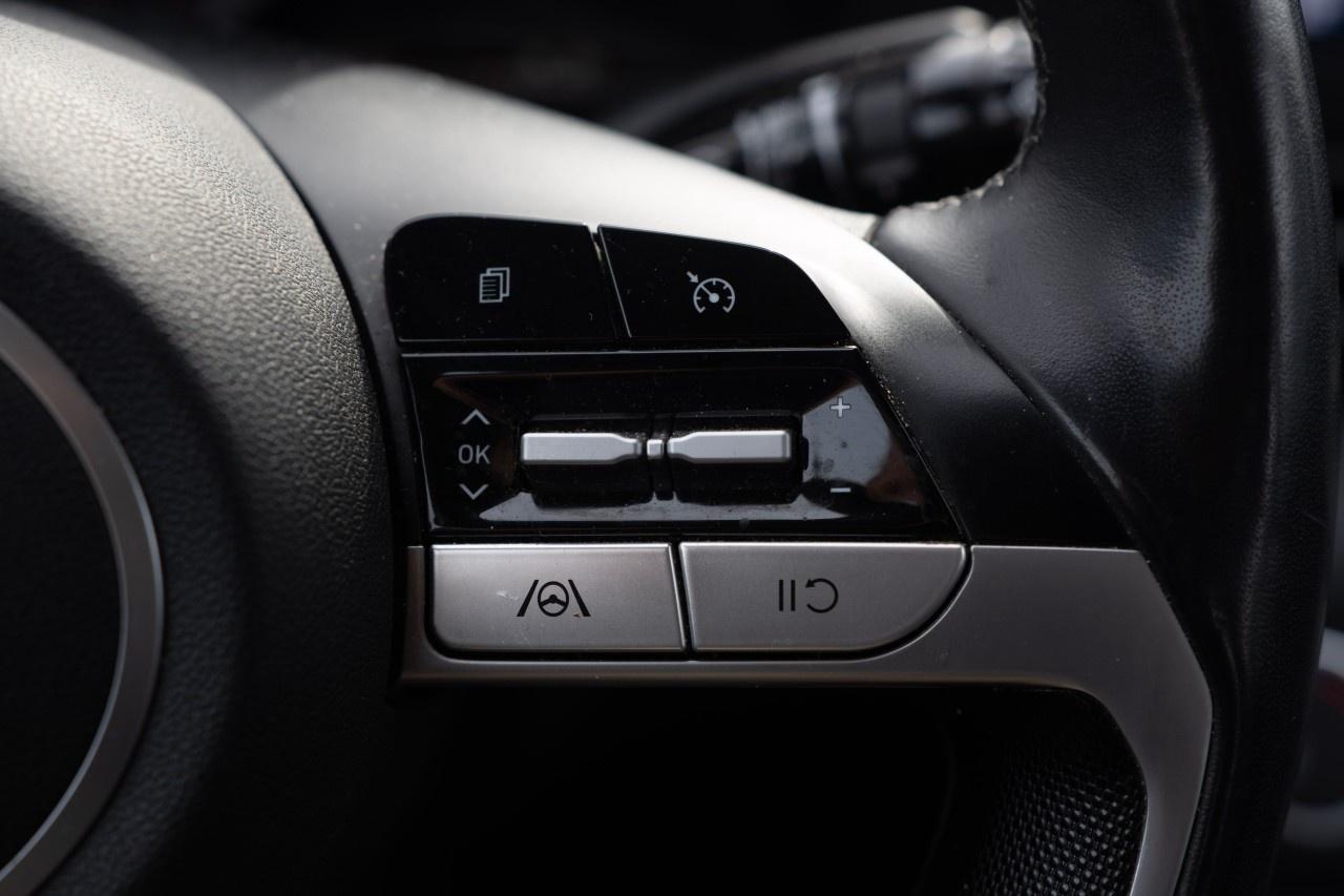 2022 Hyundai Elantra Preferred IVT Photo