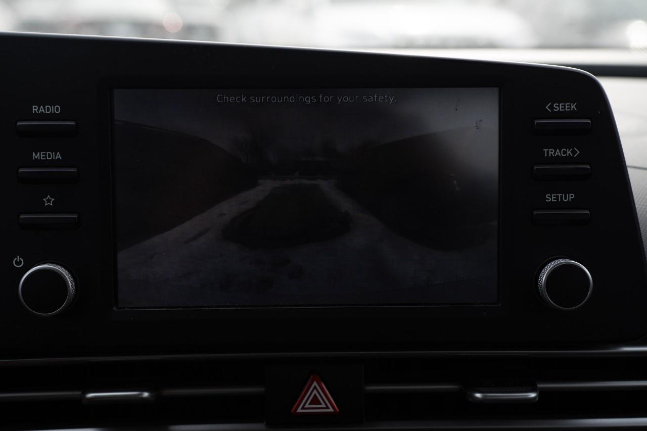 2022 Hyundai Elantra Preferred IVT Photo