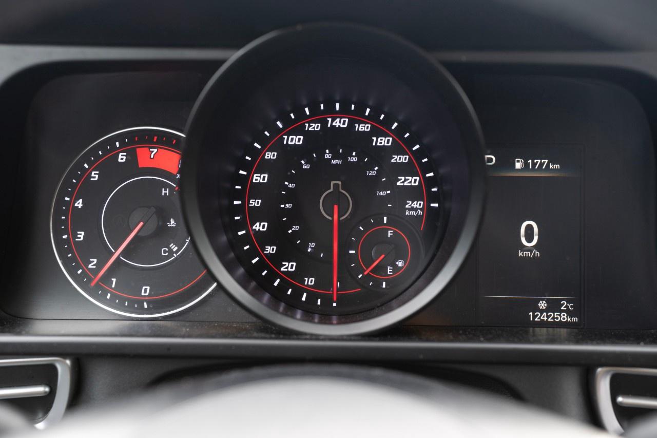 2022 Hyundai Elantra Preferred IVT Photo