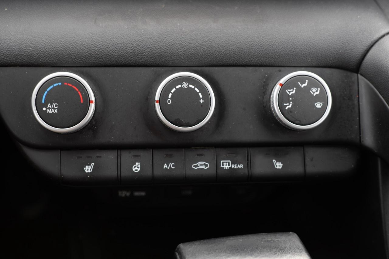 2022 Hyundai Elantra Preferred IVT Photo