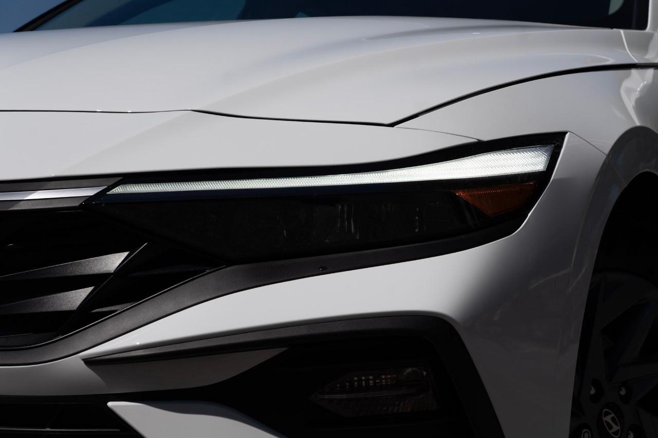2026 Hyundai Elantra Preferred IVT Photo2