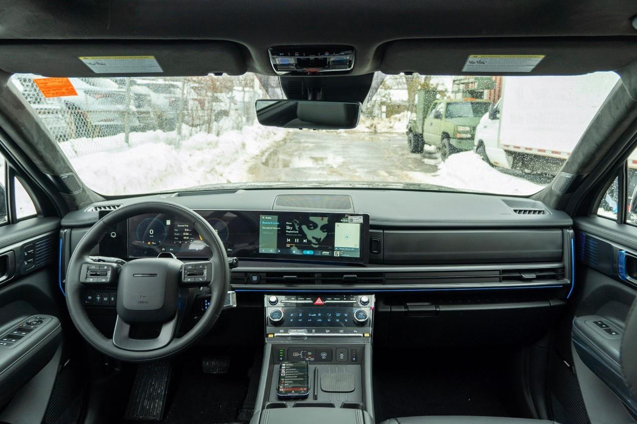 2025 Hyundai Santa Fe ULTIMATE CALLIGRAPHY AWD Photo