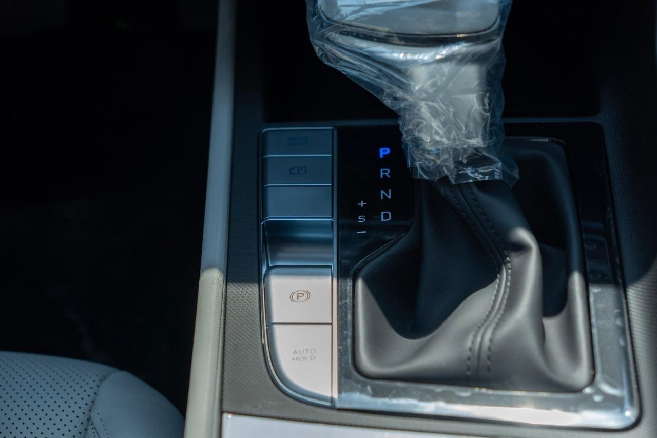 2026 Hyundai Elantra Hybrid Luxury Sedan w/Two-Tone Interior Photo