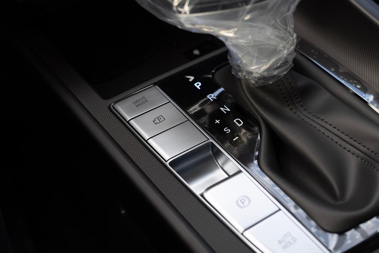 2026 Hyundai Elantra Hybrid Luxury Sedan Photo