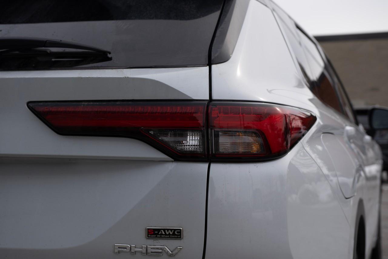 2024 Mitsubishi Outlander Plug-In Hybrid SEL S-AWC Photo