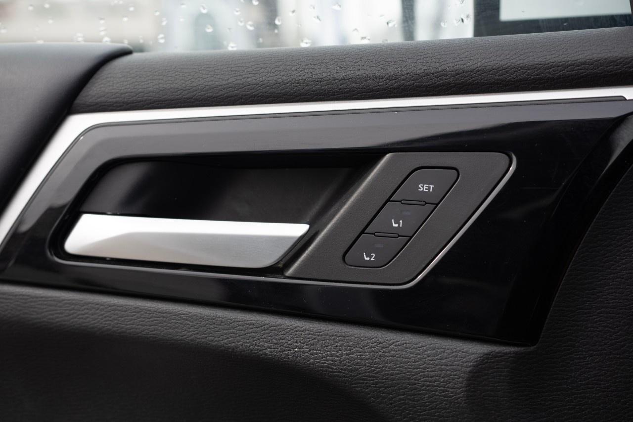 2024 Mitsubishi Outlander Plug-In Hybrid SEL S-AWC Photo