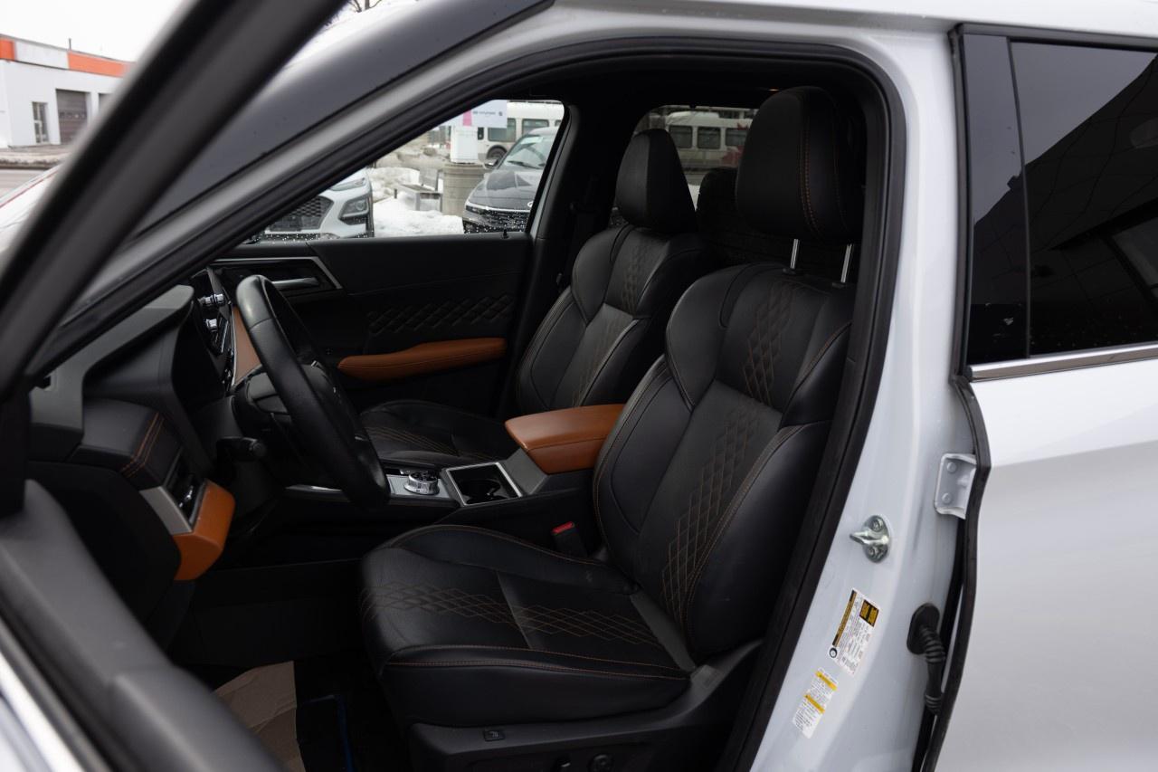 2024 Mitsubishi Outlander Plug-In Hybrid SEL S-AWC Photo