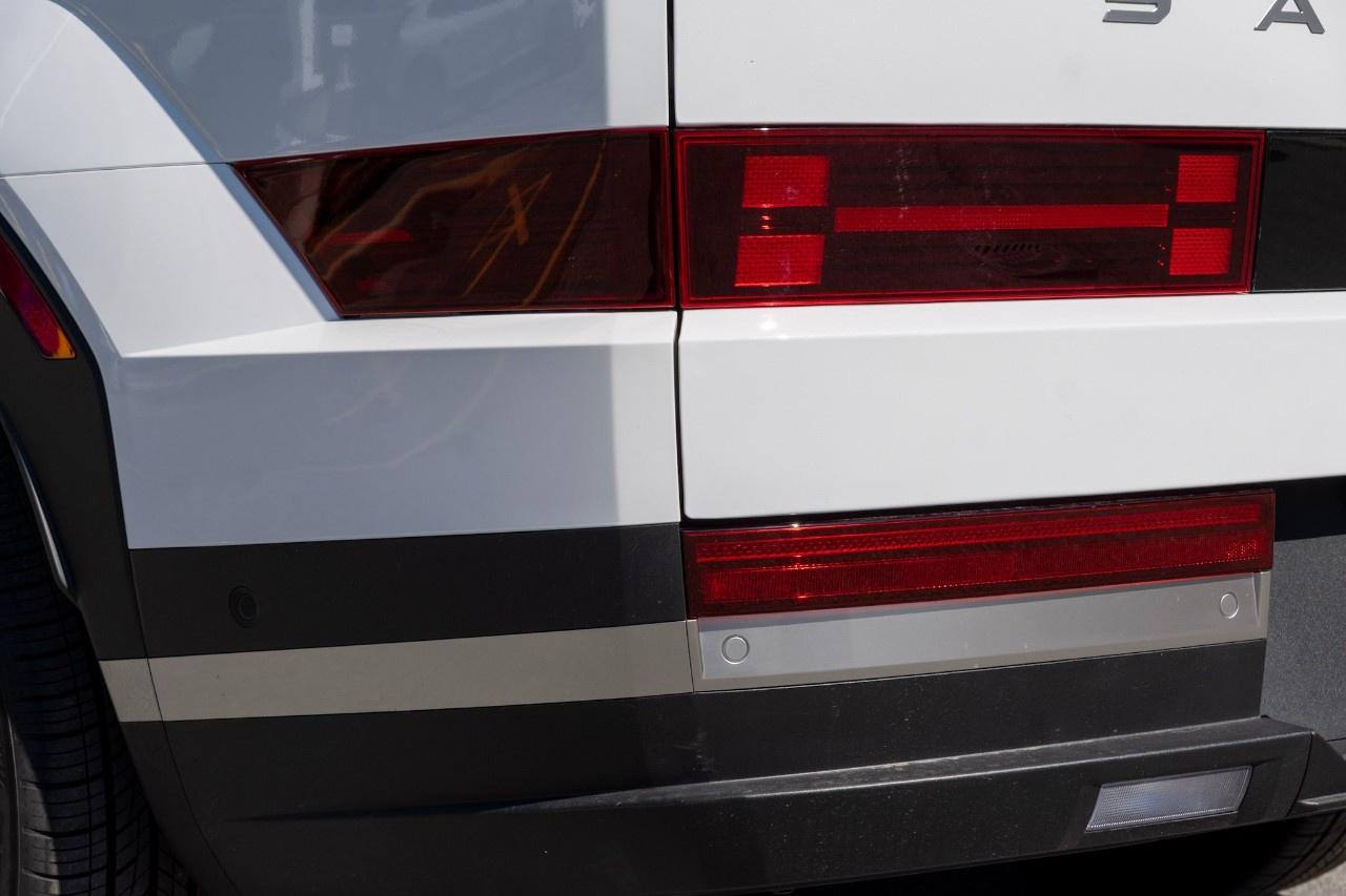 2025 Hyundai Santa Fe LUXURY AWD Photo3