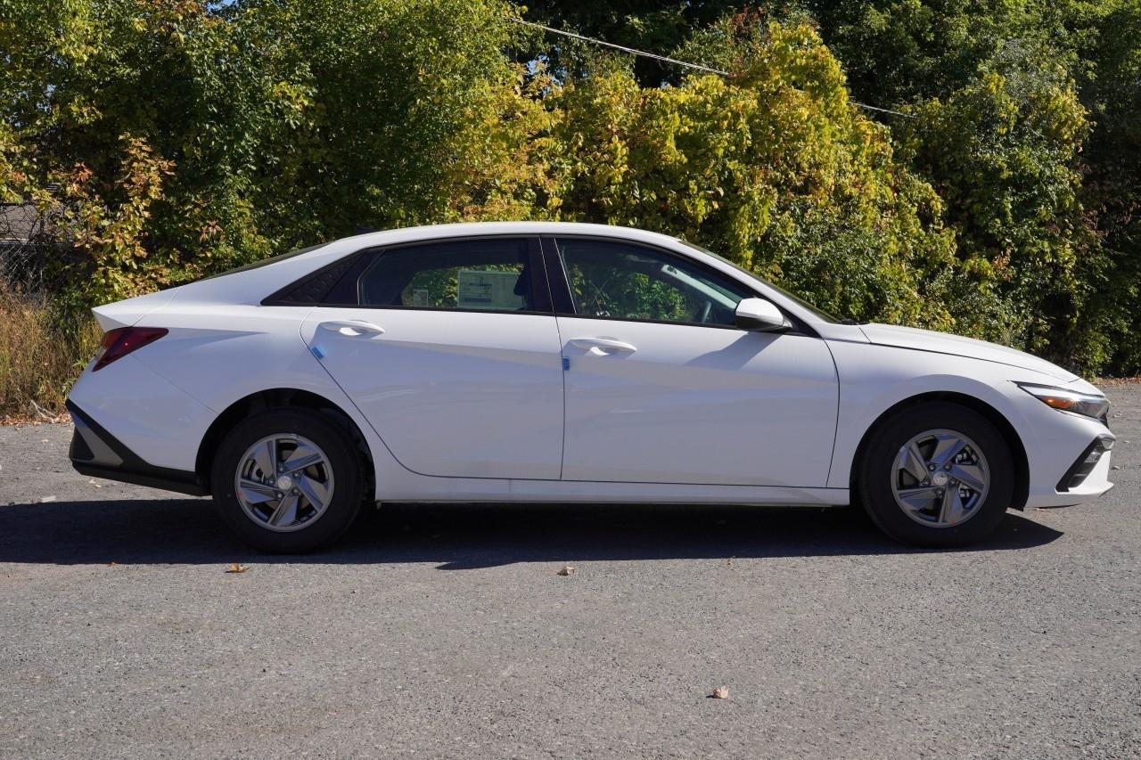 2026 Hyundai Elantra Essential IVT Photo
