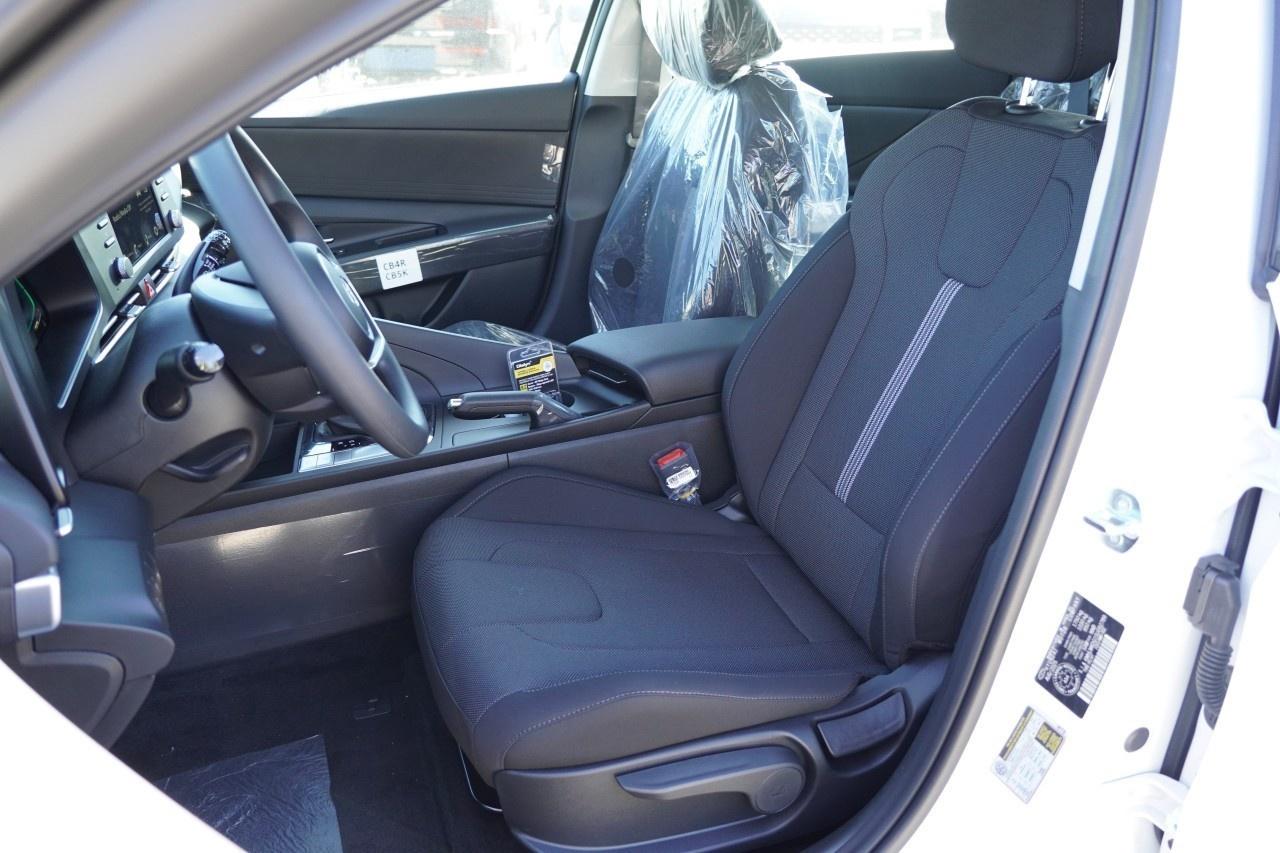 2026 Hyundai Elantra Essential IVT Photo