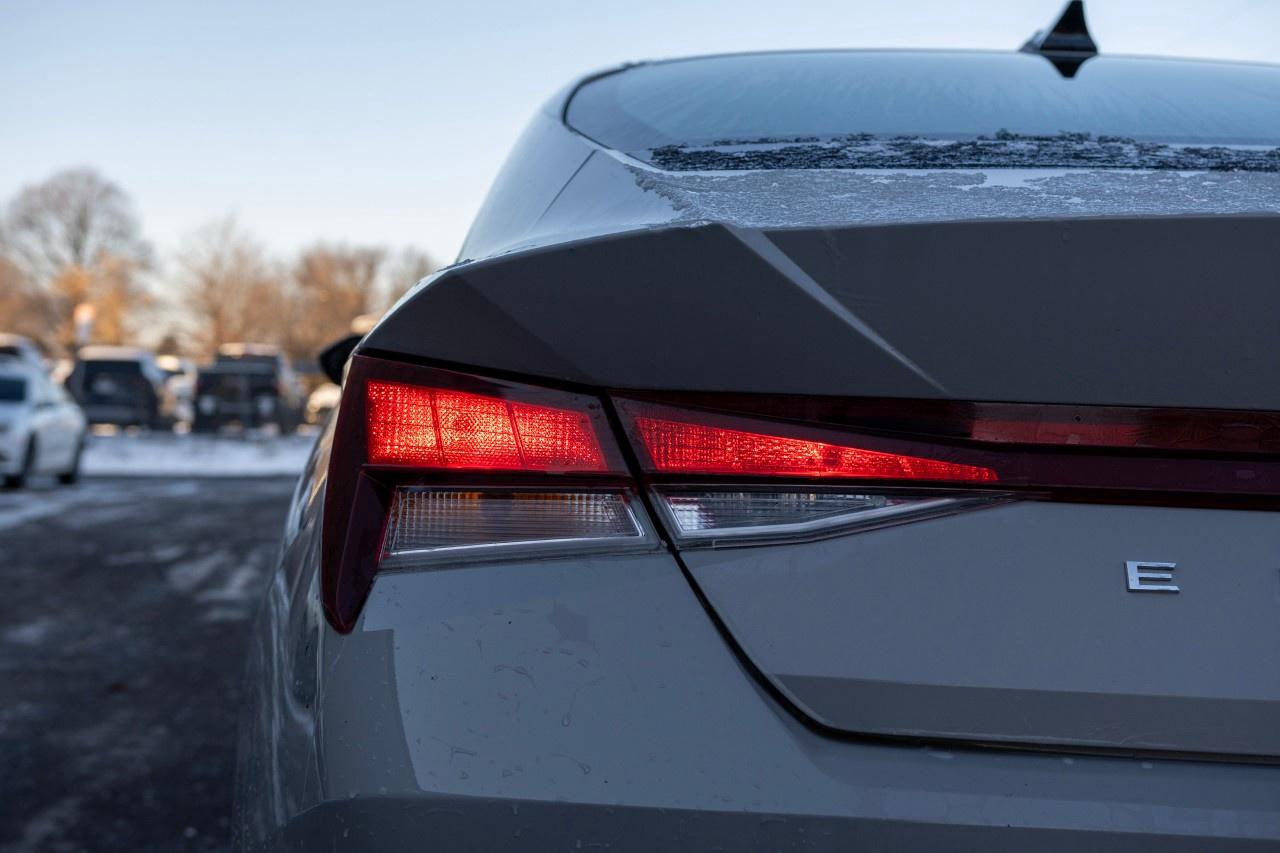 2021 Hyundai Elantra Essential IVT Photo3