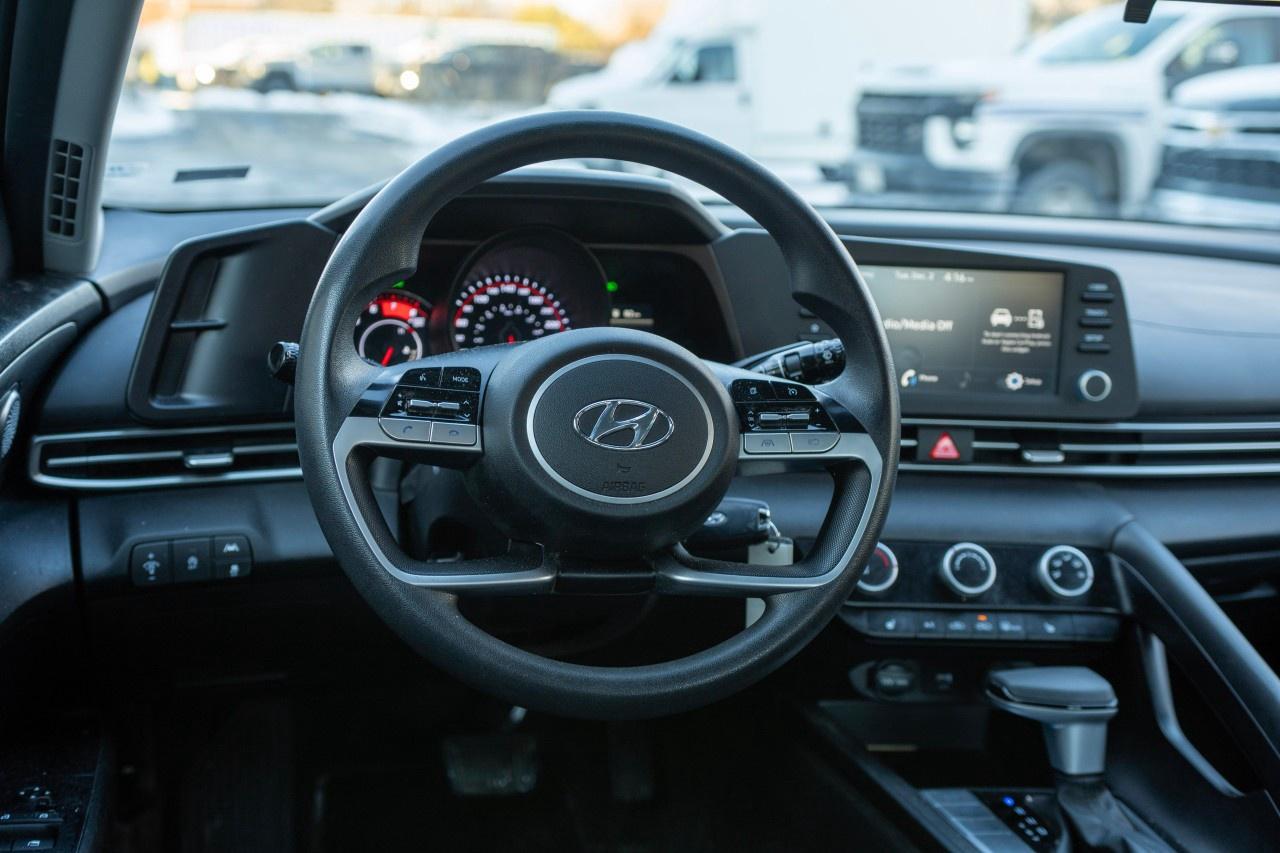 2021 Hyundai Elantra Essential IVT Photo