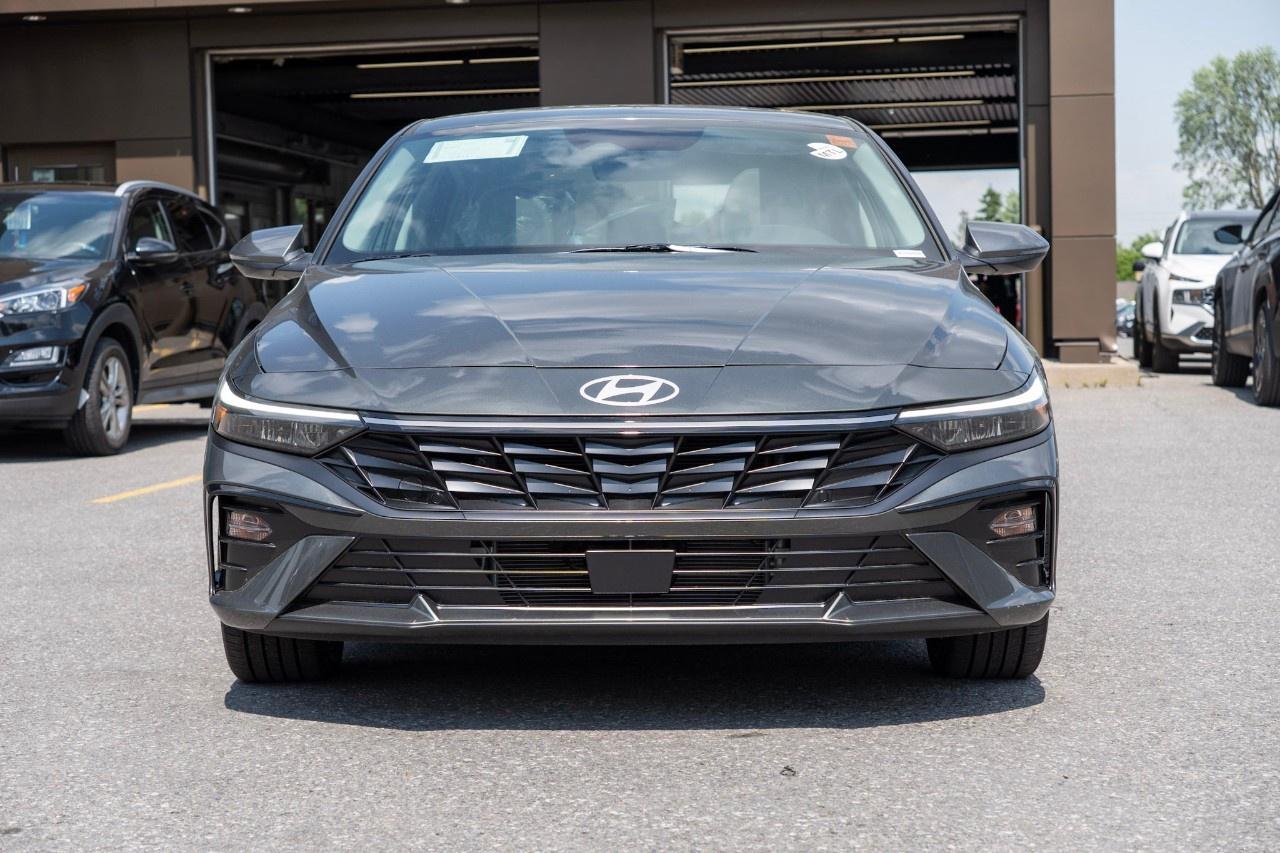 2025 Hyundai Elantra Hybrid Luxury DCT Photo4