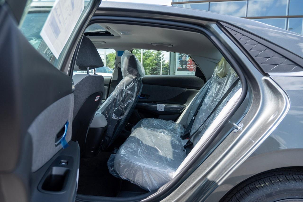2025 Hyundai Elantra Hybrid Luxury DCT Photo