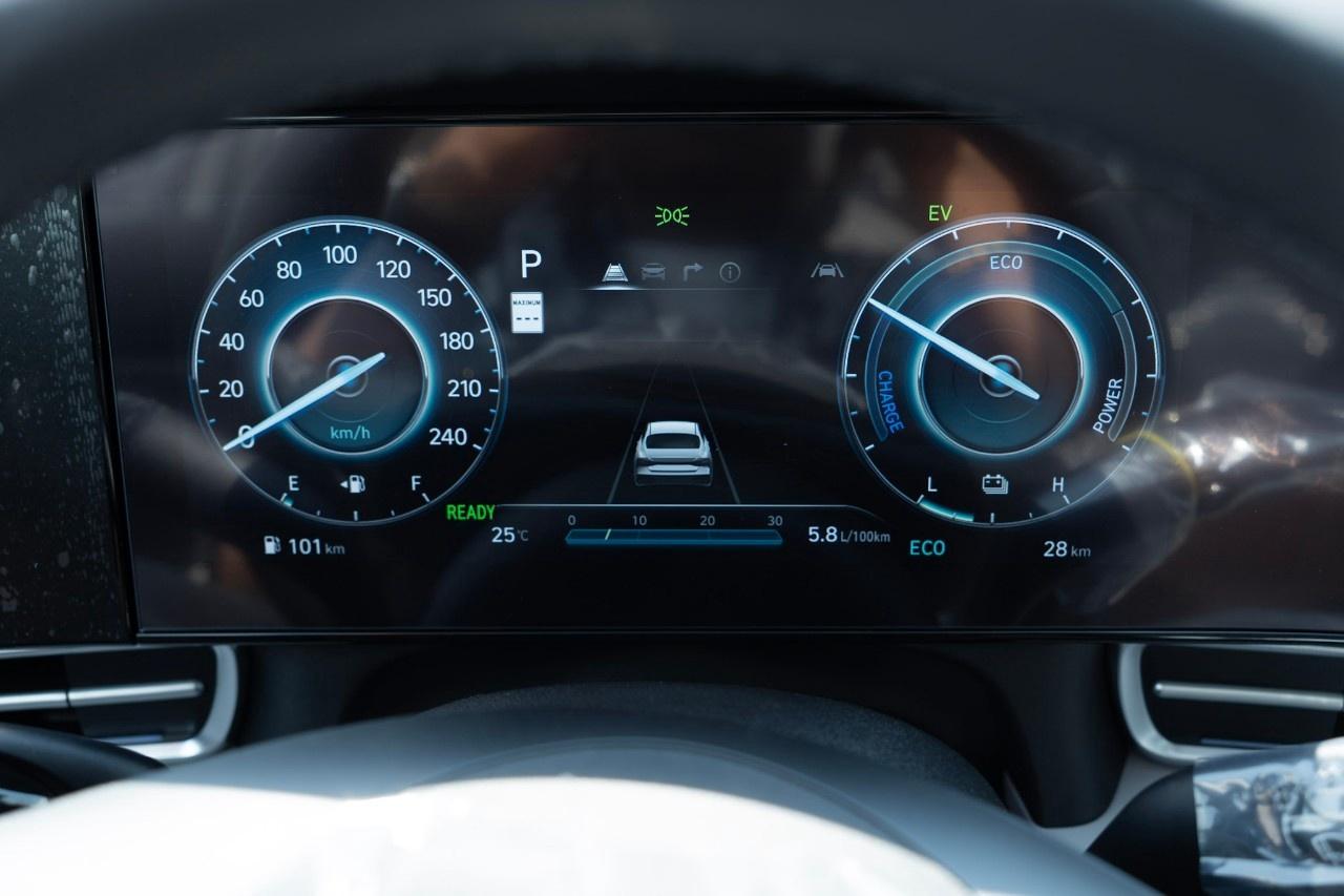 2025 Hyundai Elantra Hybrid Luxury DCT Photo