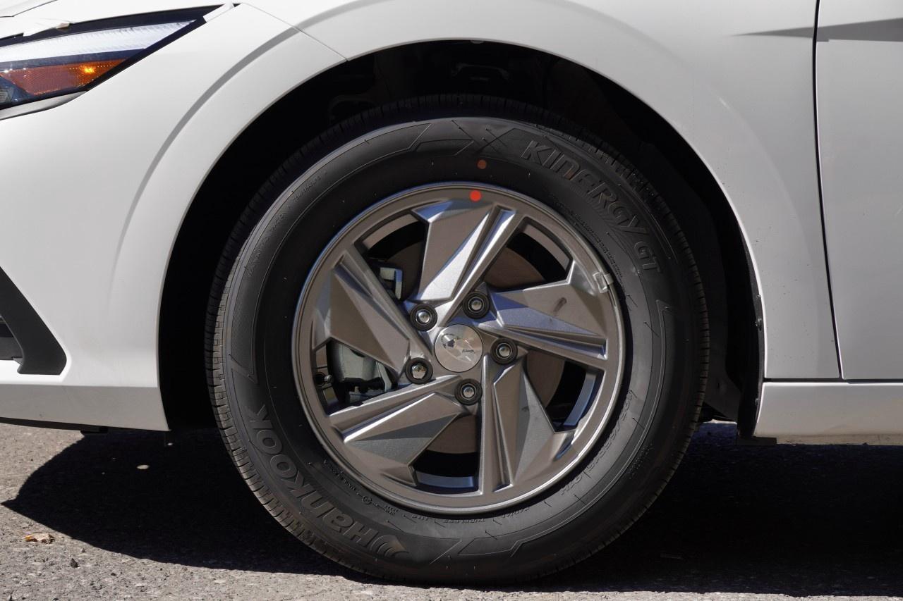 2026 Hyundai Elantra Essential IVT Photo