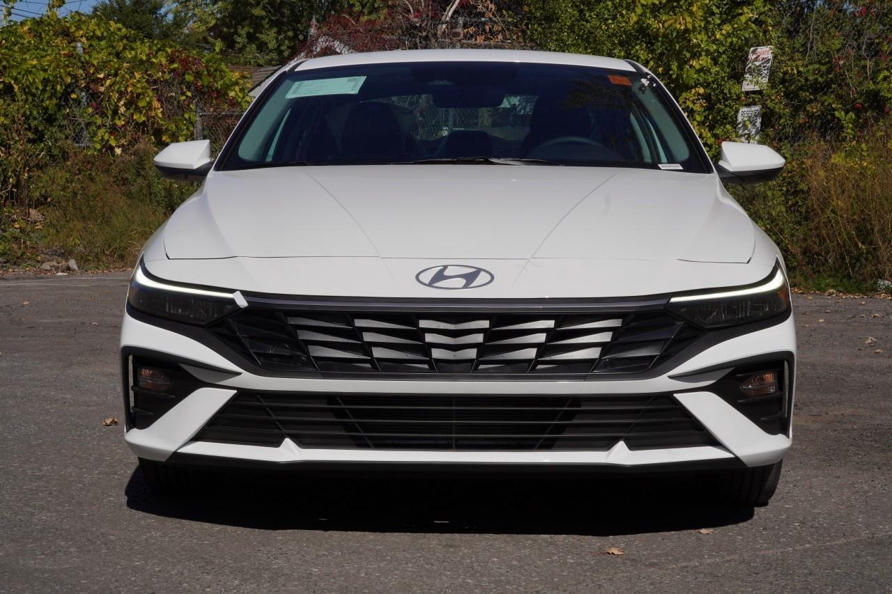 2026 Hyundai Elantra Essential IVT Photo