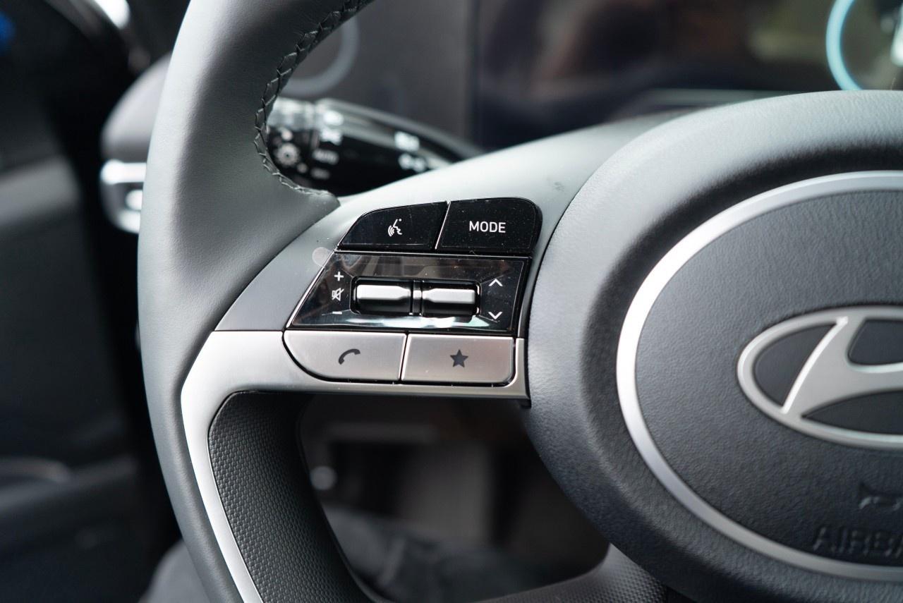 2026 Hyundai Elantra Luxury IVT Photo