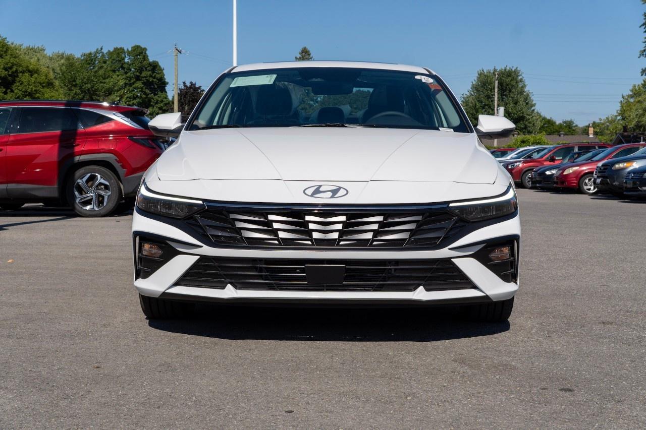 2026 Hyundai Elantra Luxury IVT Photo