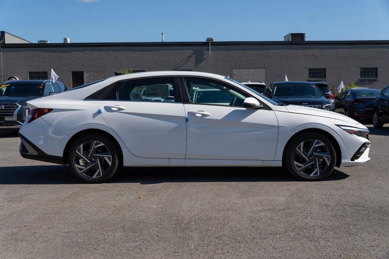 2026 Hyundai Elantra Luxury IVT Photo