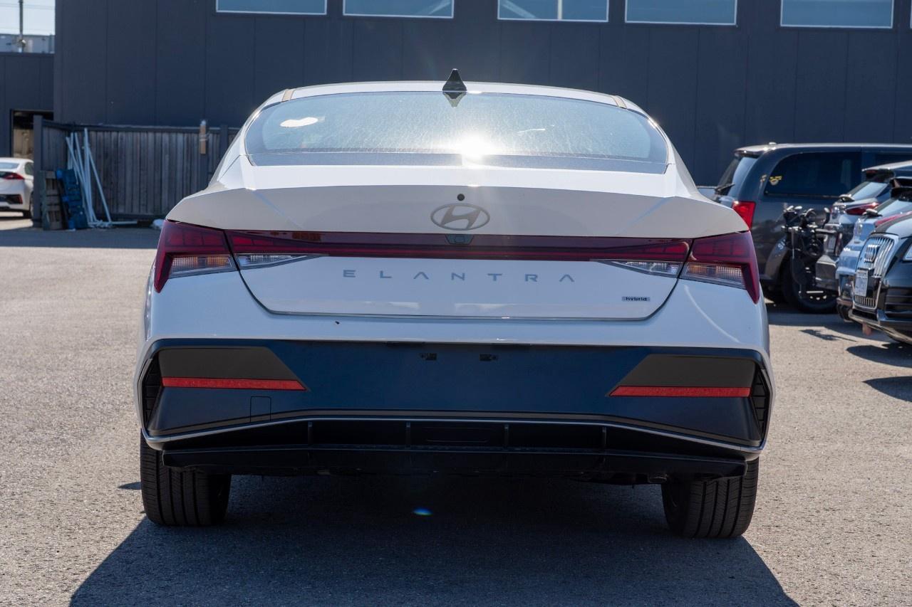 2026 Hyundai Elantra Luxury IVT Photo