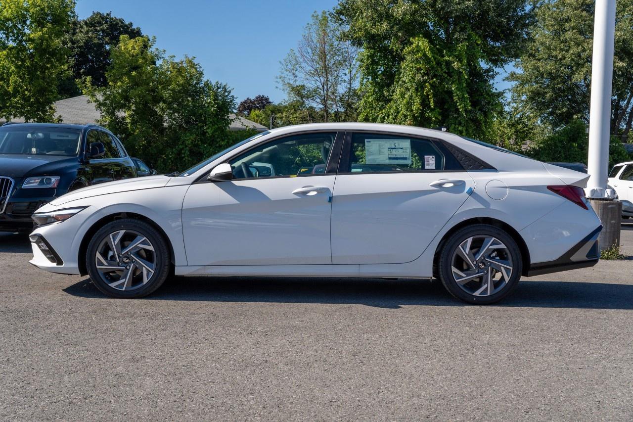 2026 Hyundai Elantra Luxury IVT Photo