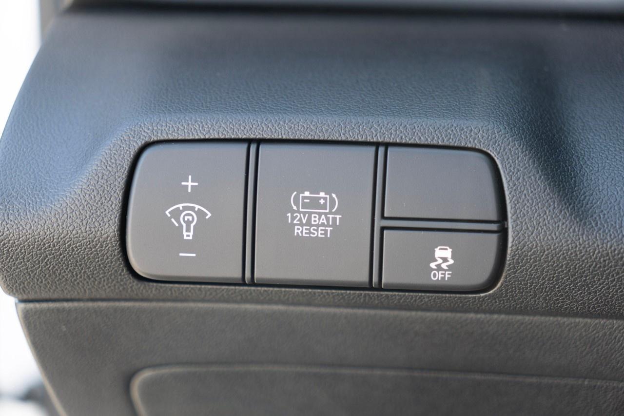 2026 Hyundai Elantra Luxury IVT Photo