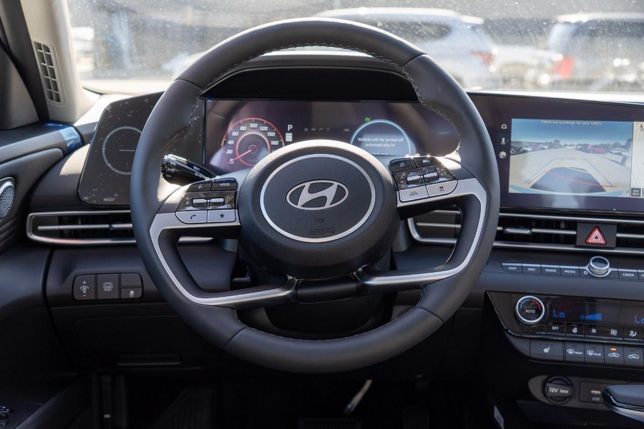 2026 Hyundai Elantra Luxury IVT Photo