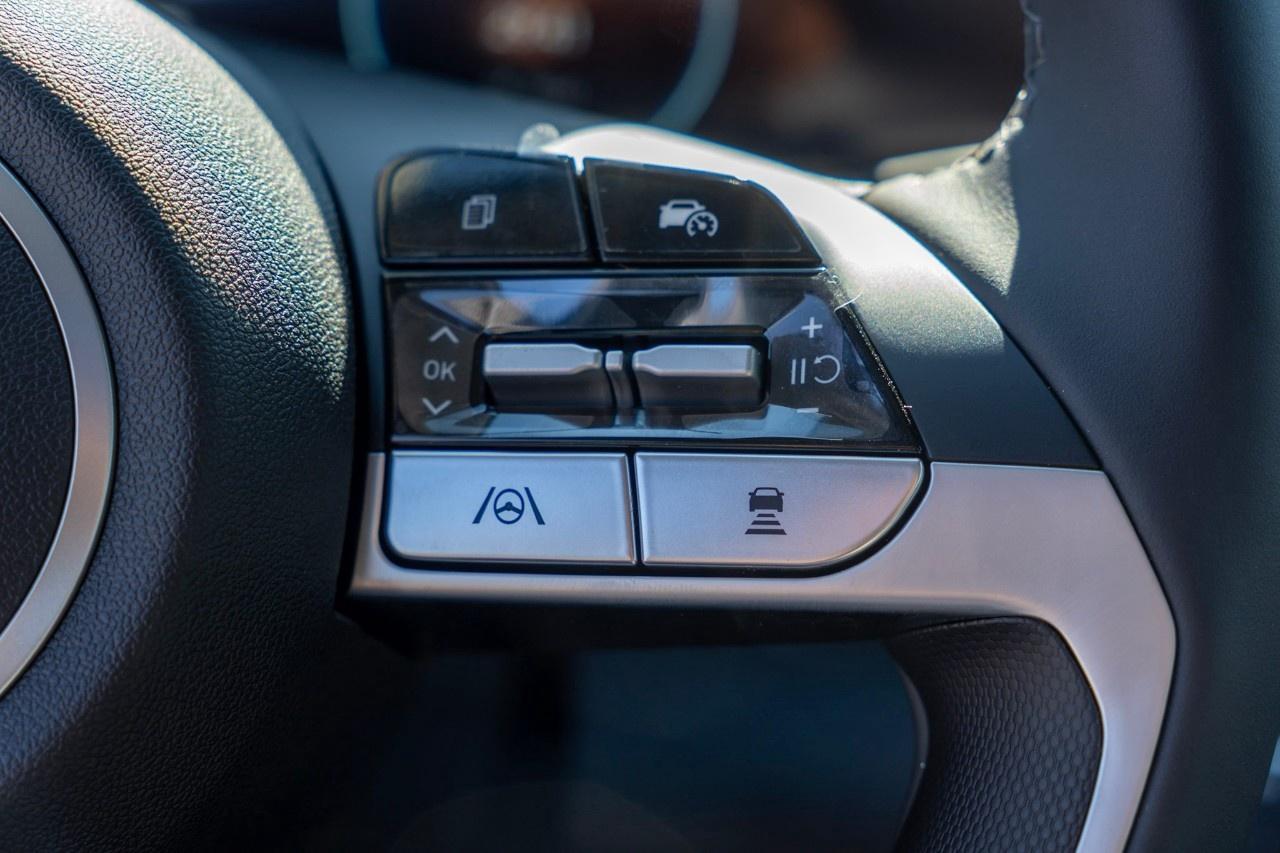 2026 Hyundai Elantra Luxury IVT Photo