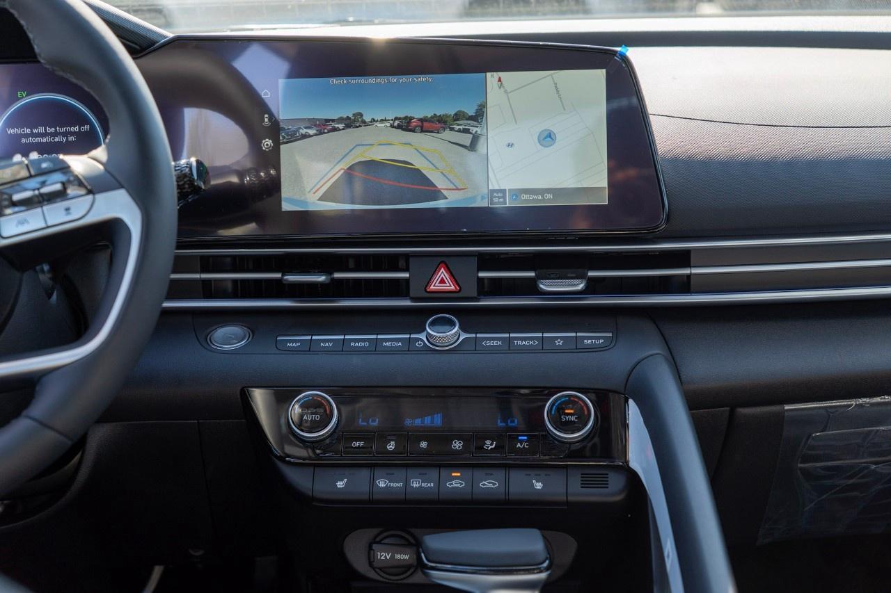 2026 Hyundai Elantra Luxury IVT Photo