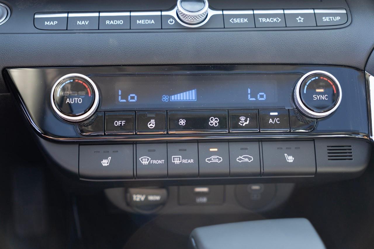 2026 Hyundai Elantra Luxury IVT Photo