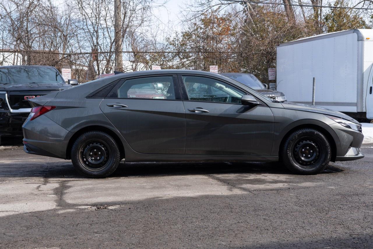 2023 Hyundai Elantra Preferred IVT Photo