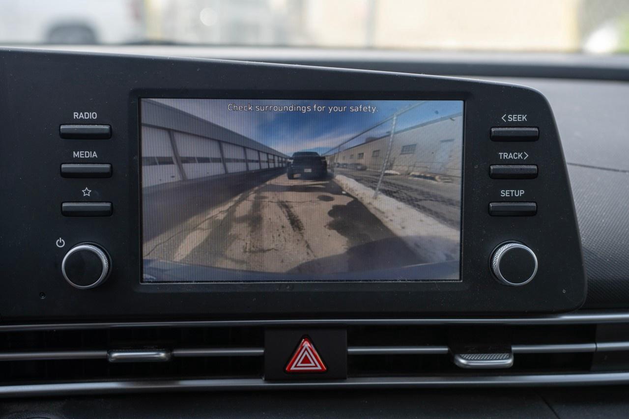 2023 Hyundai Elantra Preferred IVT Photo